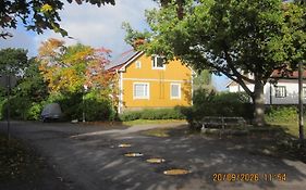 Saunallinen huone omakotitalossa - old wooden house- own sauna